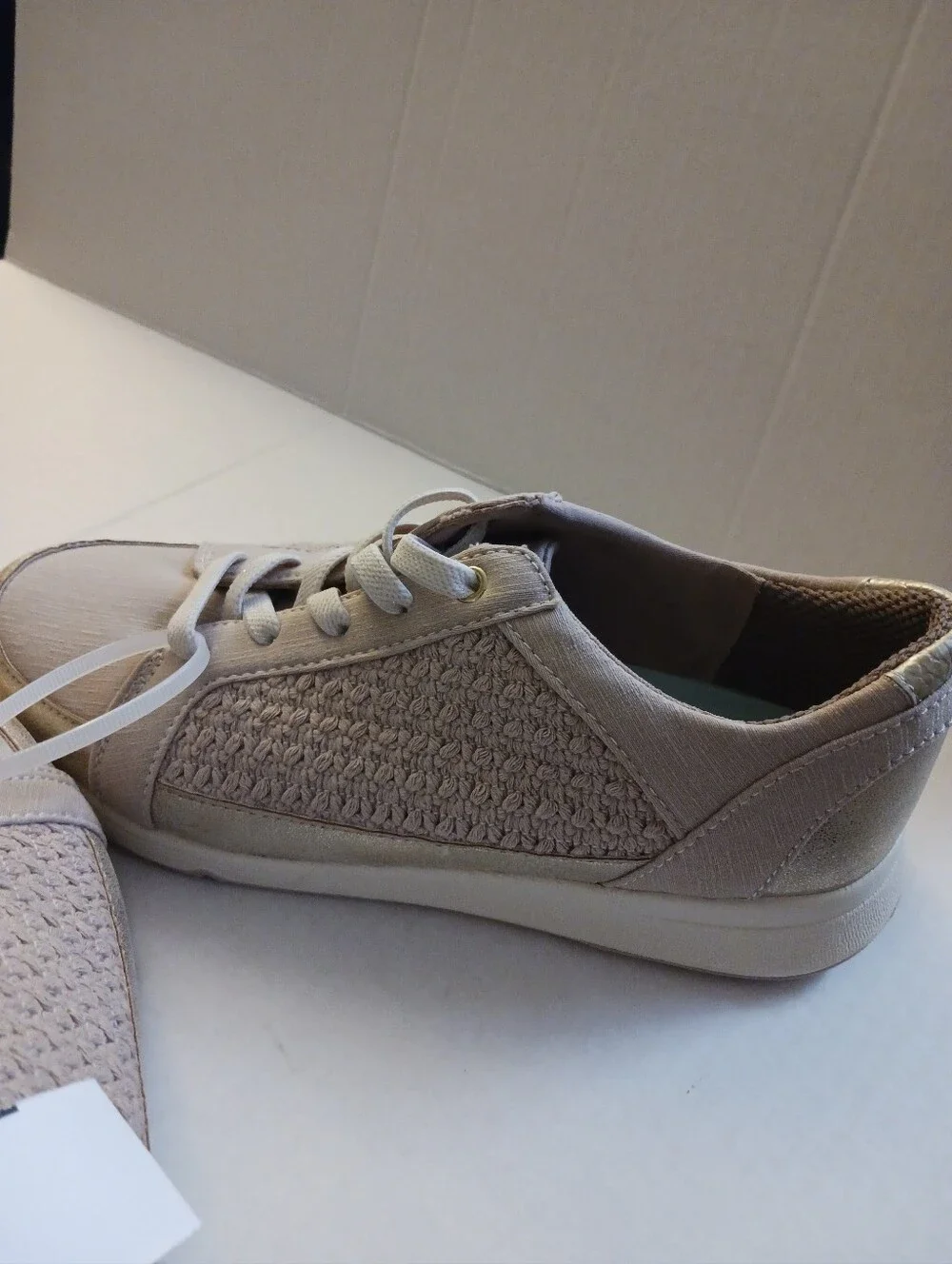 LifeStride Recover Sneakers Eggnog BZees Air Step Metallic Knit Women 8.5  New